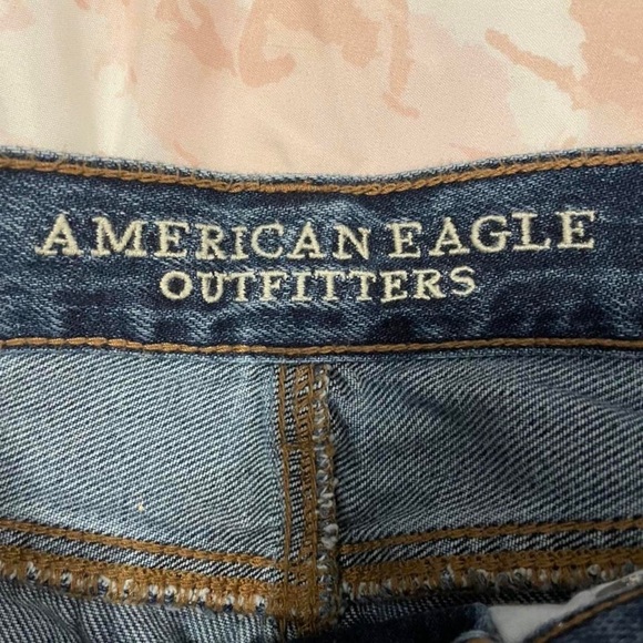 American Eagle Jean shorts with flower detailing - Picture 3 of 4